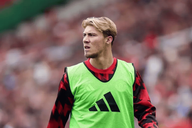 在曼联以高, 中作为替补