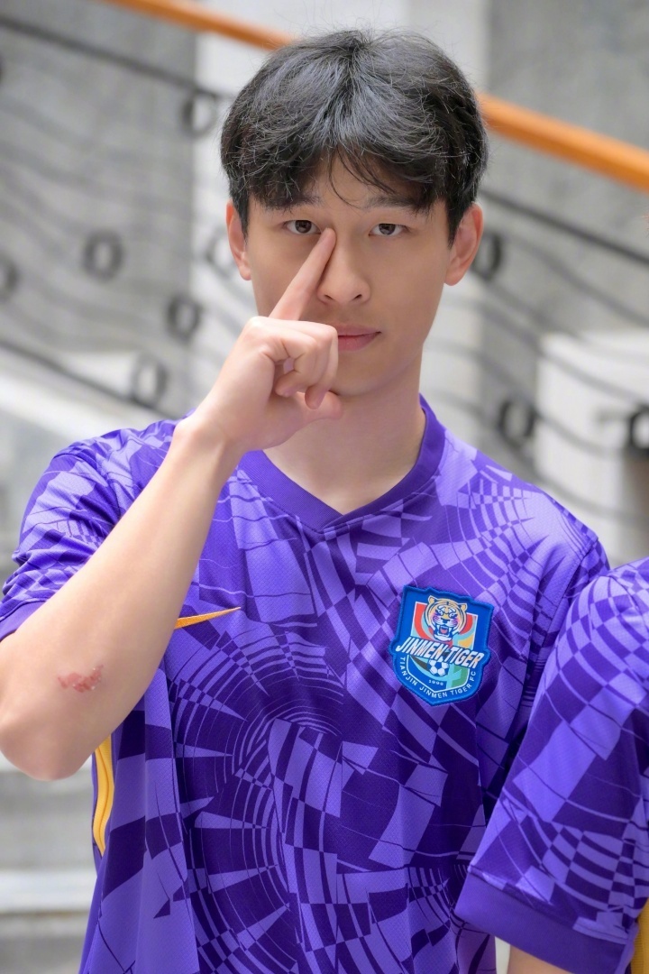 球衣的设计, com