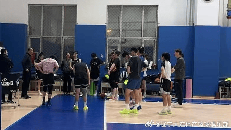 唯有努力不, div